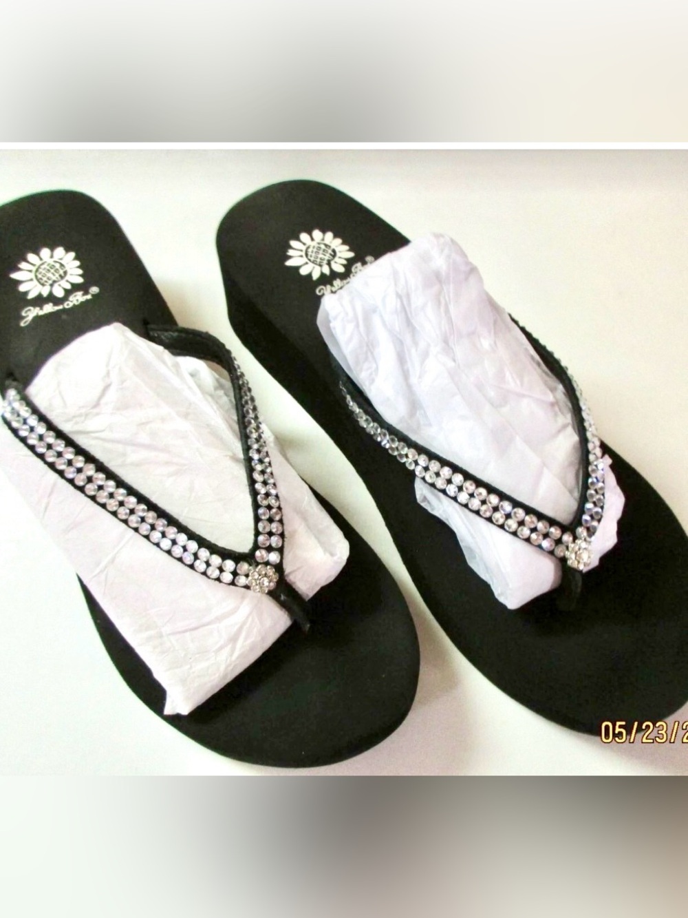 NIB YELLOW BOX CUSTARD Foam Cushioned Crystals Wedge Sandals  8